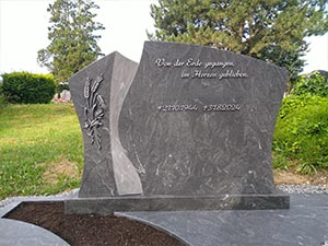 Doppelgrabmal geteilt mit Ähre