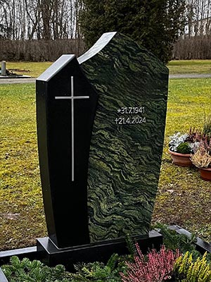 modernes Einzelgrabmal aus grünen und schwarzem Naturstein
