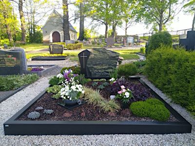Doppelgrabmal aus Naturstein