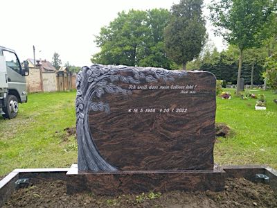 Doppelgrabmal mit individueller Ausstrahlung