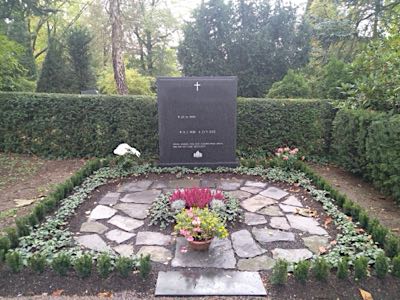 Doppelgrabmal mit zeitloser Wirkung