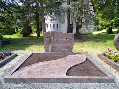 Doppelgrabmal aus Naturstein