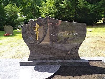 Individuelles Doppelgrabmal aus Stein