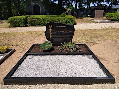 Doppelgrabmal in zeitloser Gestaltung