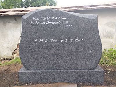 Doppelgrabmal mit individueller Gestaltung