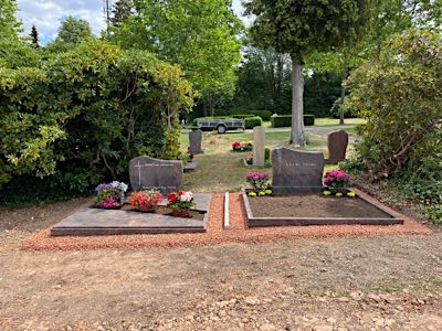 Doppelgrabmal mit klarer Gestaltung