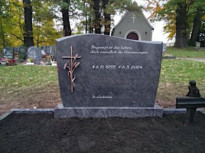 Doppelgrabmal in zeitloser Gestaltung