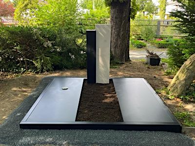 Doppelgrabmal aus natürlichem Steinmaterial