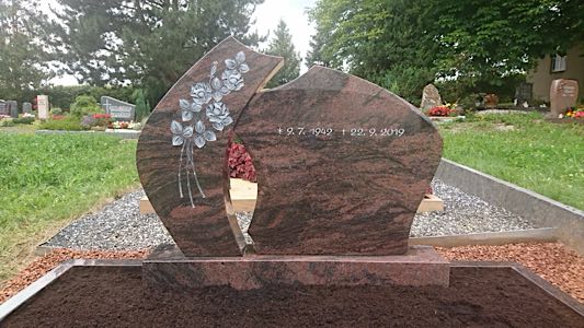 Doppelgrabmal mit zeitloser Wirkung