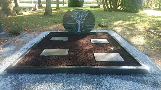 Doppelgrabmal in schlichter Form