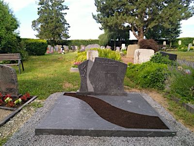Doppelgrabmal mit individueller Gestaltung