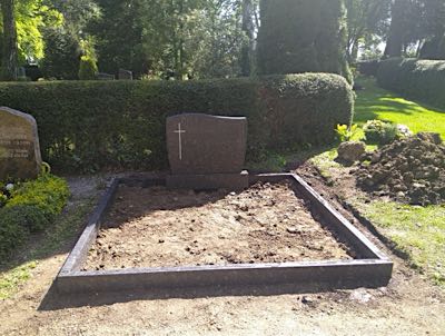 Doppelgrabmal in handwerklicher Ausführung