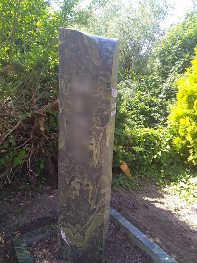 Hochwertiges Einzelgrabmal aus Stein