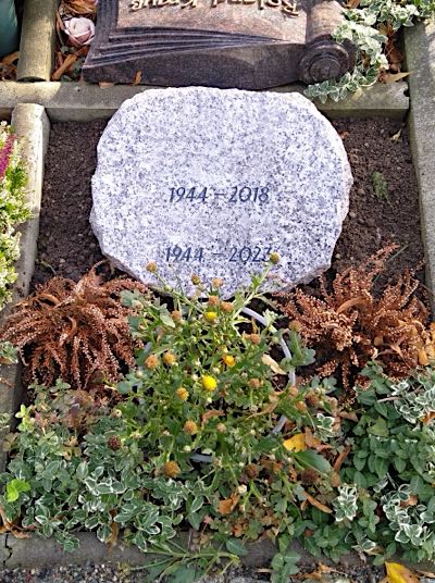 Liegestein aus hochwertigem Naturstein