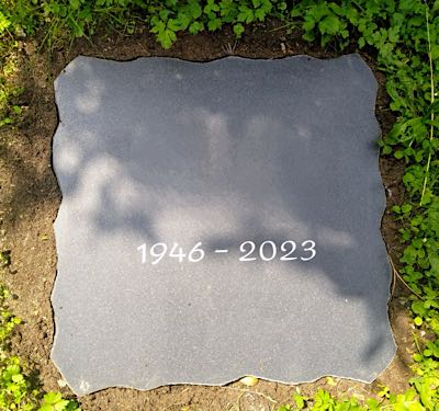 Liegestein in schlichter Form