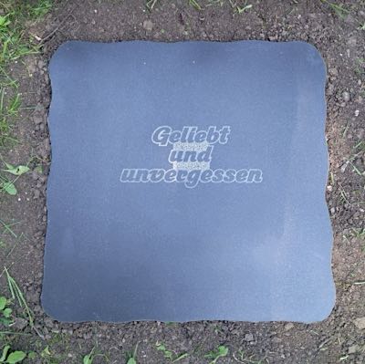 Liegestein mit klarer Gestaltung