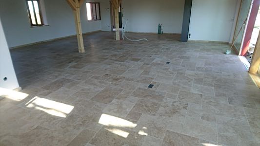 Naturstein in rustikaler Bearbeitung