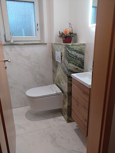 Naturstein in schlichter Formgebung