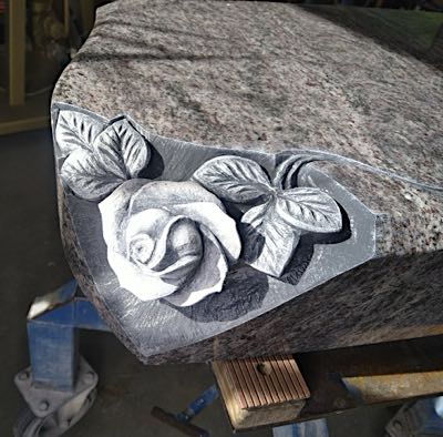 Ornament mit klarer Linienführung