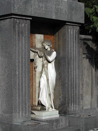 Restauration und Pflege eines Grabmals