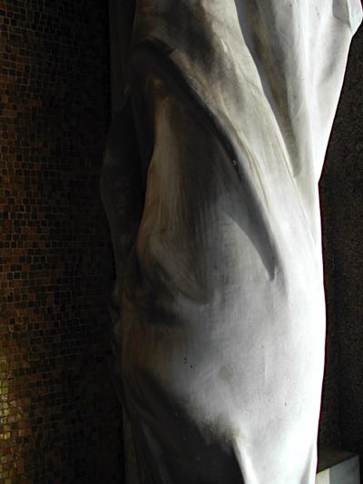 Erhaltungsarbeiten an einem Grabmal