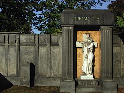 Fachgerechte Restauration eines Grabsteins