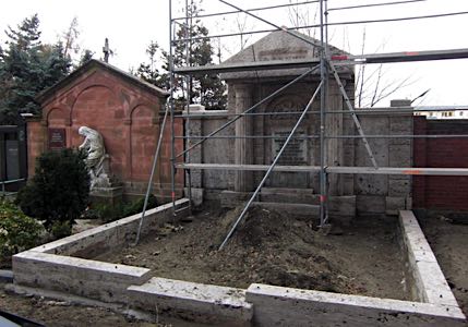 Restauration eines Grabsteins