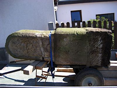 Aufarbeitung eines Meilensteins aus Naturstein