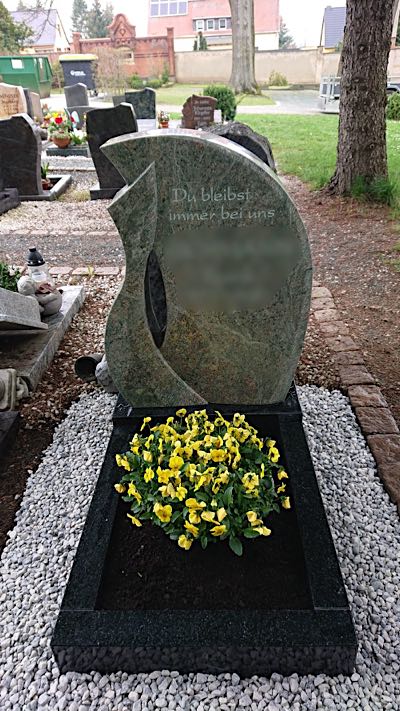 Urnengrabmal in zeitloser Gestaltung