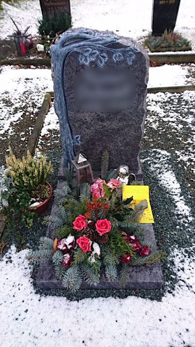 Urnengrabmal in schlichter Form