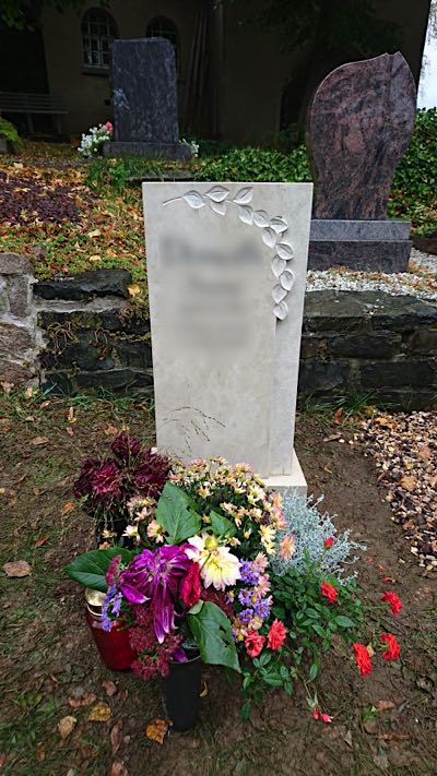 Urnengrabmal mit individueller Gestaltung