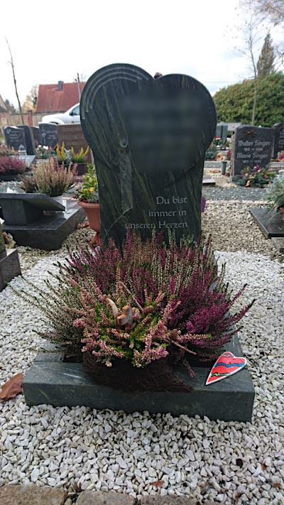 Urnengrabmal in handwerklicher Ausführung