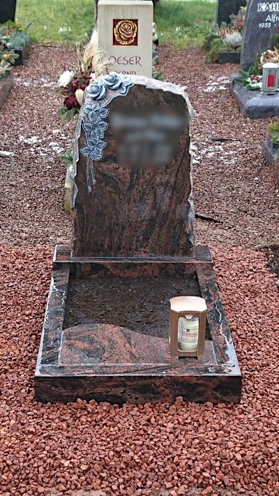 Urnengrabmal in schlichter Gestaltung