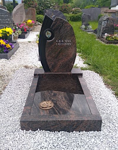 Urnengrabmal in schlichter Gestaltung