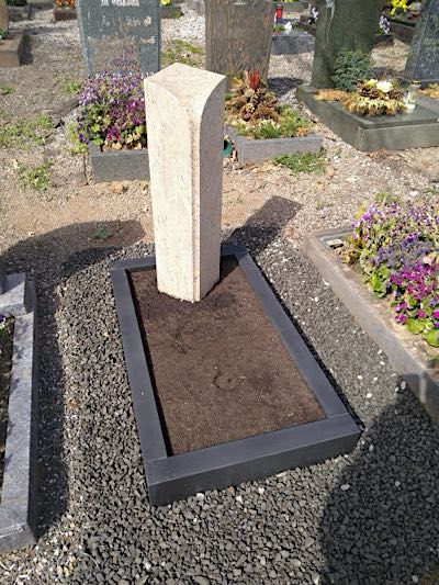 Urnengrabmal in klassischer Gestaltung