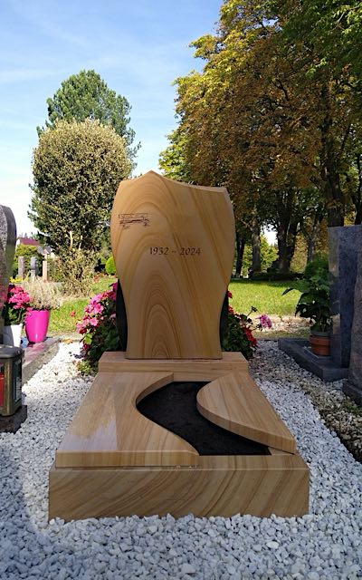 Urnengrabmal mit zeitloser Wirkung