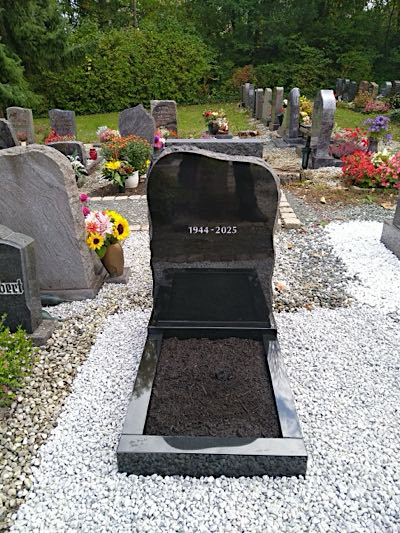 Urnengrabmal in zeitloser Gestaltung