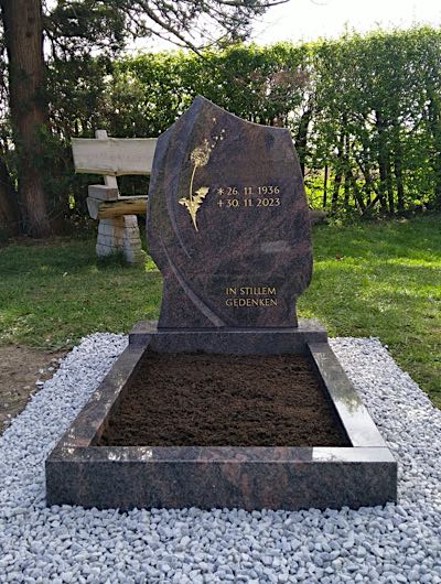 Urnengrabmal aus hochwertigem Naturstein