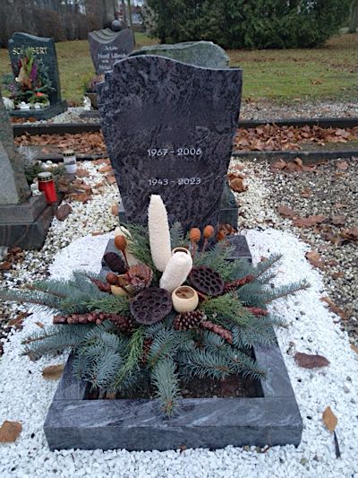 Urnengrabmal in schlichter Form