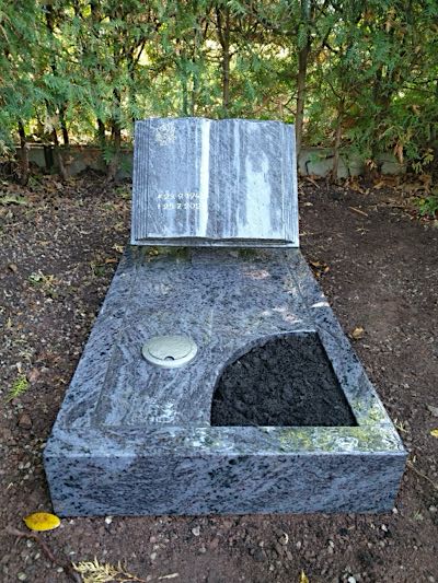 Urnengrabmal aus hochwertigem Naturstein