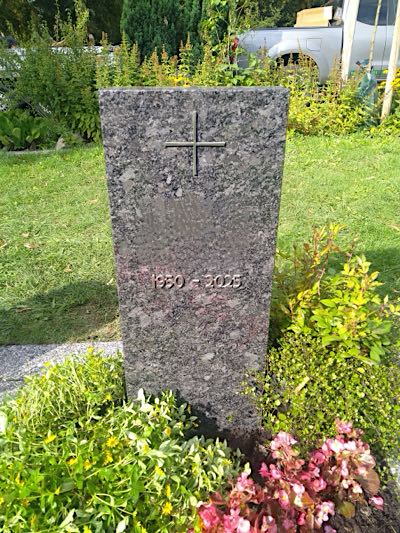 Urnengrabmal in schlichter Form