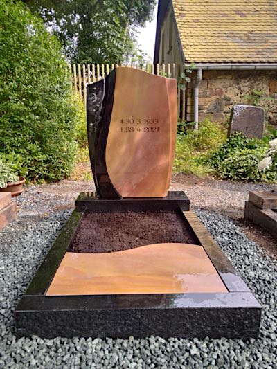 Urnengrabmal in handwerklicher Ausführung