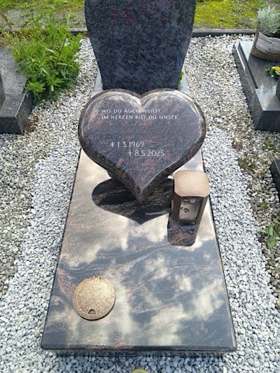 Urnengrabmal mit individueller Gestaltung