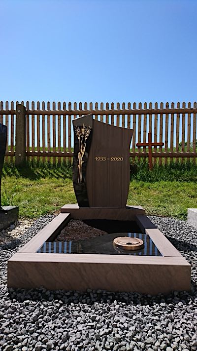 Urnengrabmal in klassischer Gestaltung