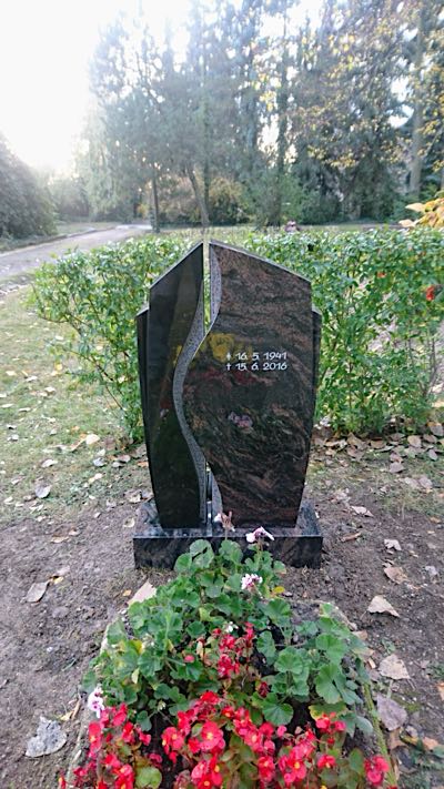 Urnengrabmal in handwerklicher Ausführung