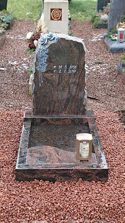 Hochwertiges Urnengrabmal aus Stein