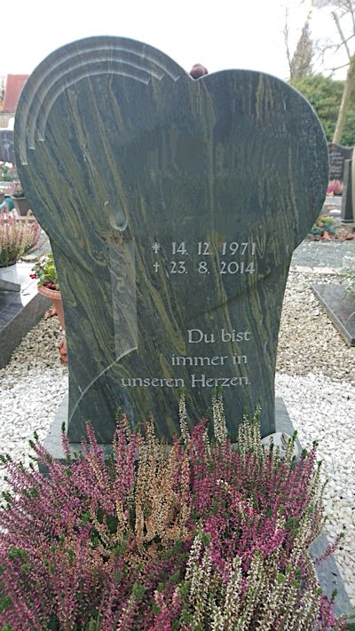 Urnengrabmal in klassischer Gestaltung