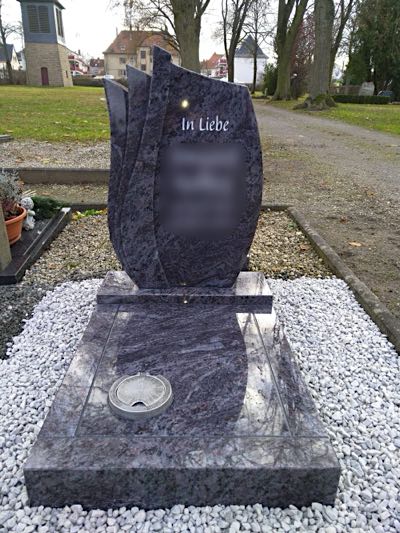 Urnengrabmal aus hochwertigem Naturstein
