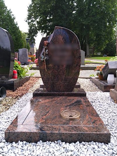 Urnengrabmal in handwerklicher Ausführung