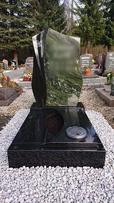 Urnengrabmal in schlichter Gestaltung